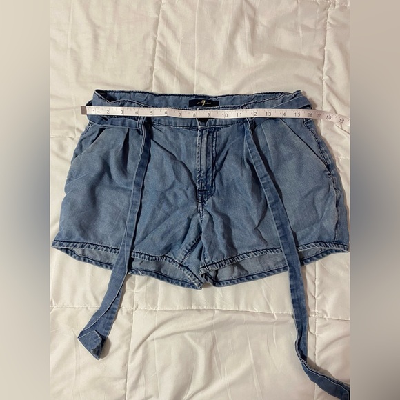 7 For All Mankind pleated shorts light denim Shorts Size 28” Waist - Picture 4 of 10